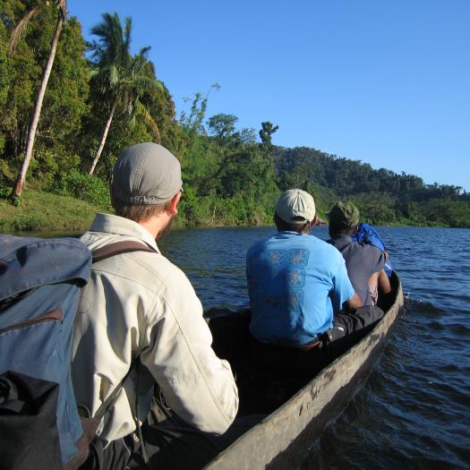 Pirogue - Mission à Madagascar 2004. ©G.Rouhan MNHN