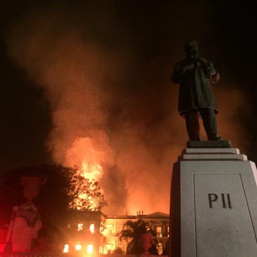 Le feu au Museu Nacional. Felipe Milanez/Wikipedia, CC BY-SA